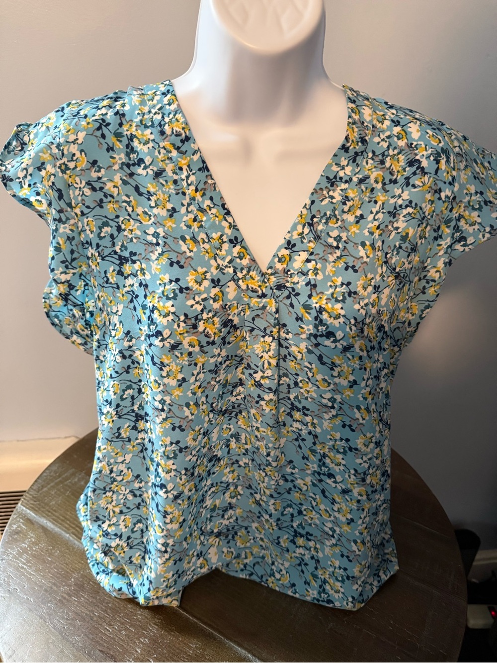 Floral V-Neck Cap Sleeve Top - Light Blue